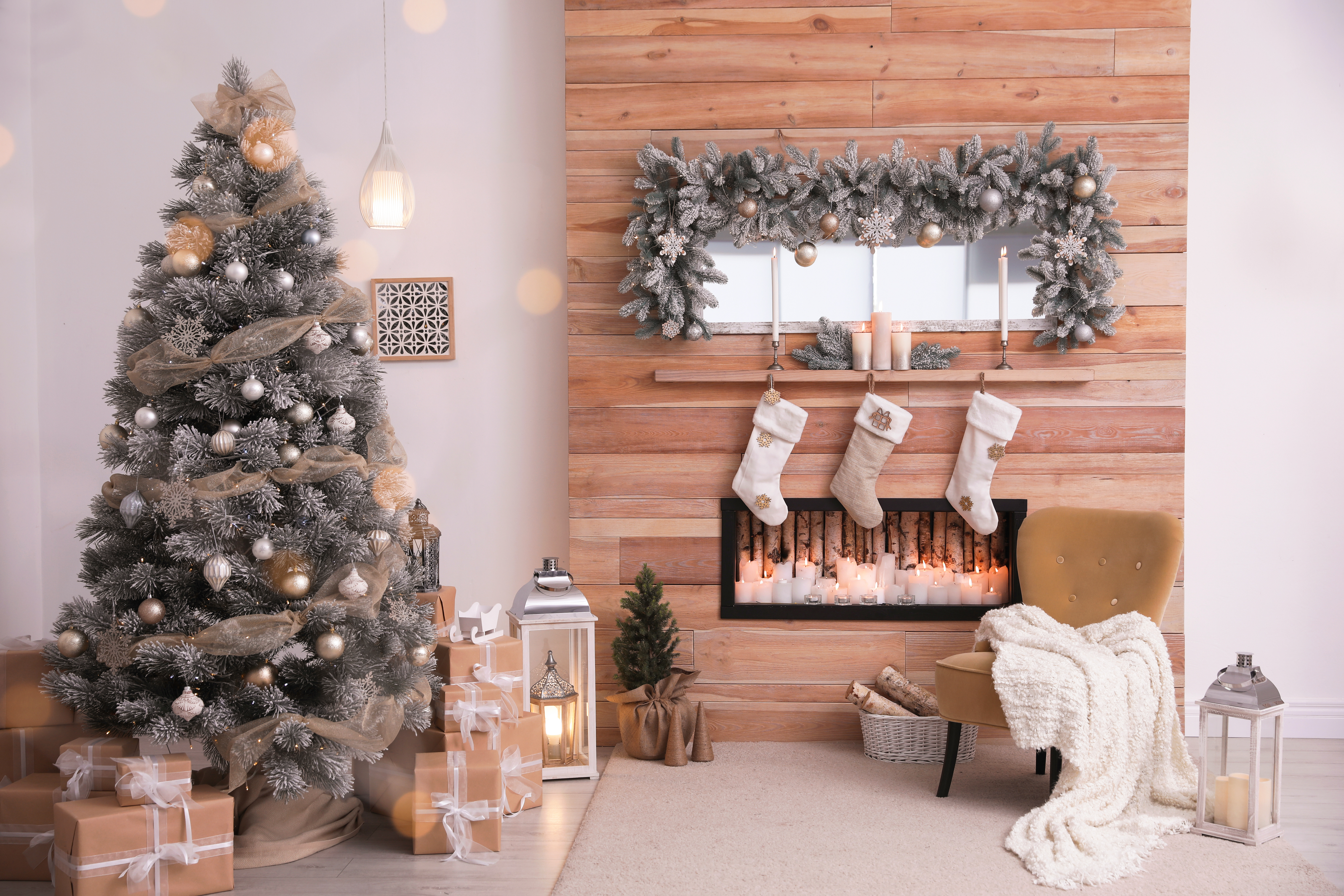 Staging Your Home to Sell: Should You Decorate for the Holidays?