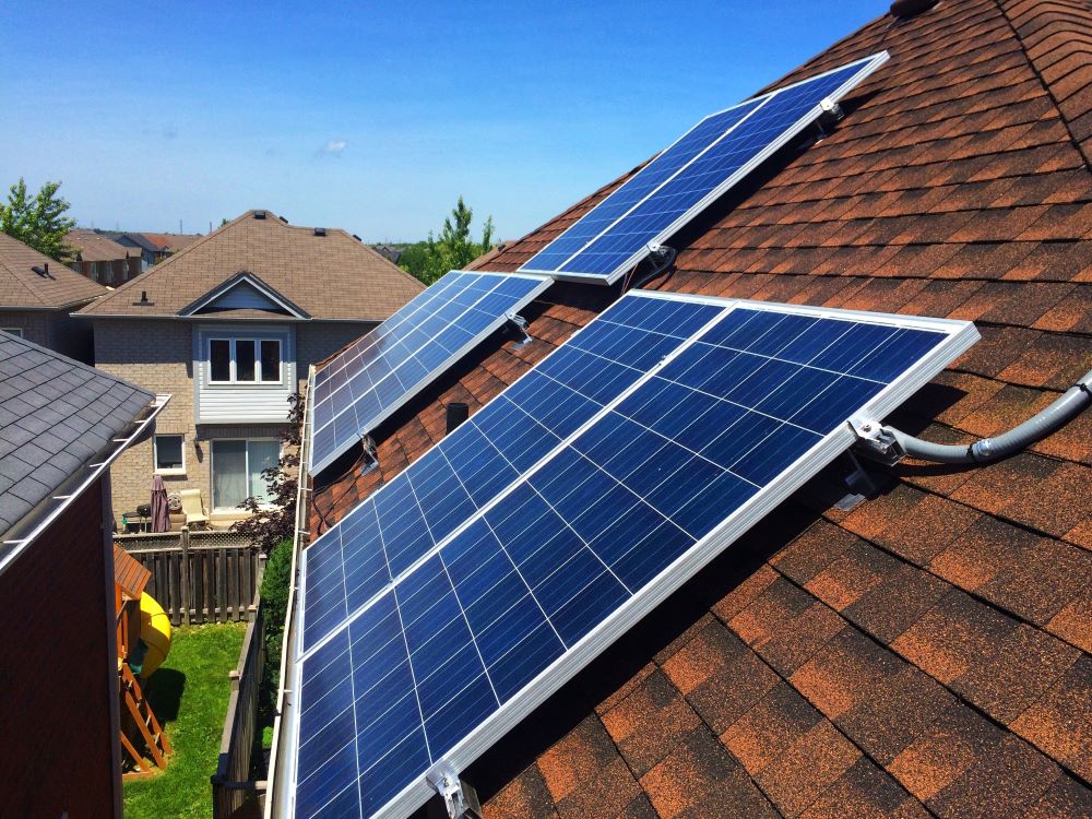 How Your HOA Should Handle Homeowners' Requests to Install Solar Panels
